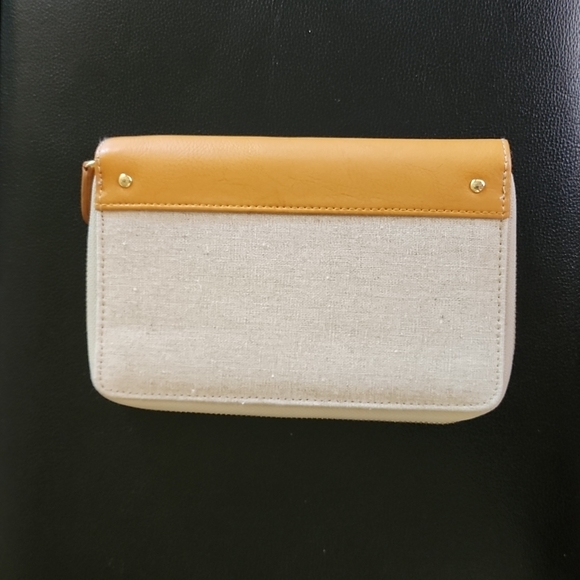 BEAUTIFUL MICHE VIENNA PASSPORT WALLET!!! - Picture 2 of 6